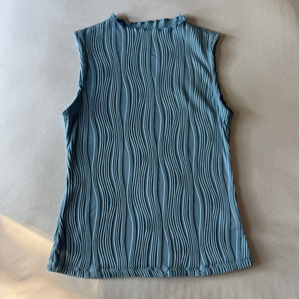 Blue Wavy Textured Ribbed Plisse Mock Neck Sleeveless Top Sz S Japanese Minimal